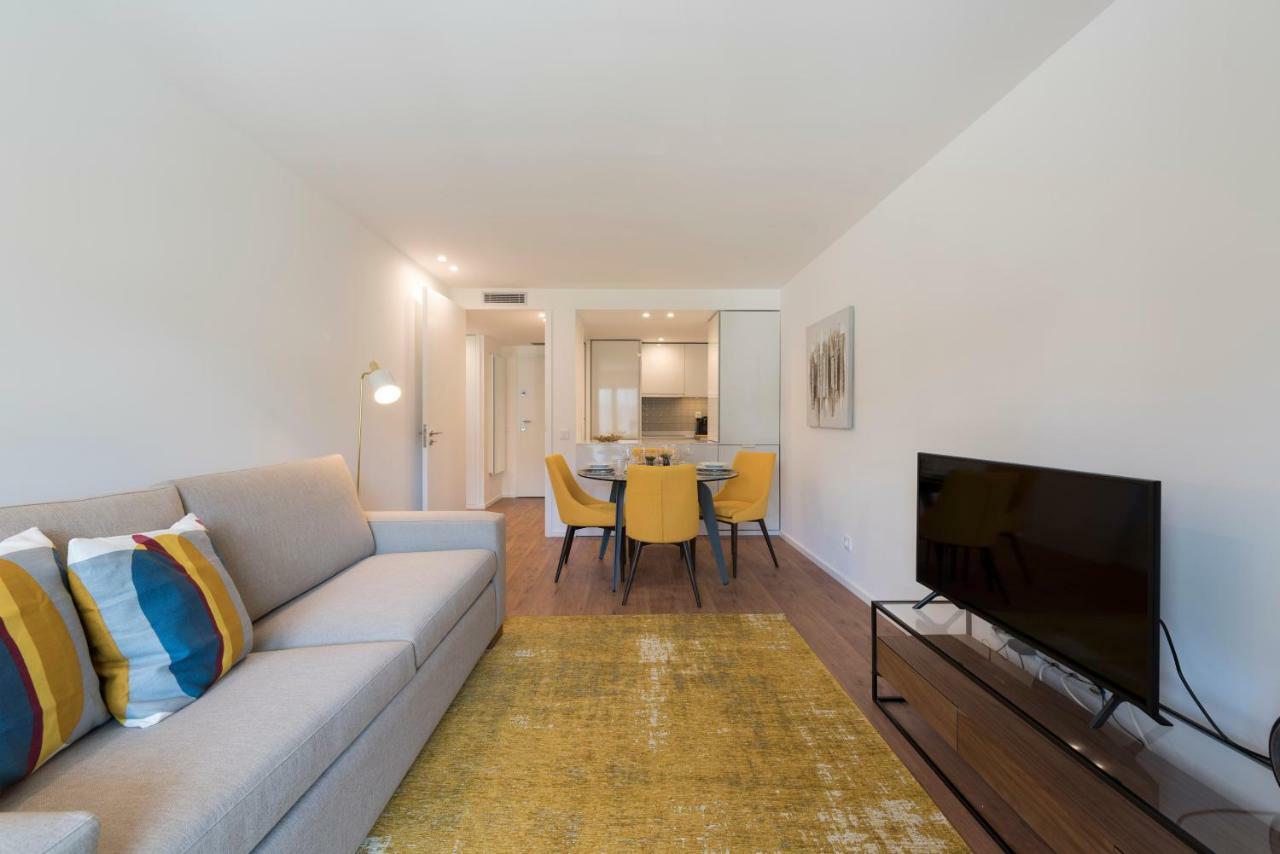 Lovelystay - Downtown Balcony Apartment With Free Parking Porto Exterior foto