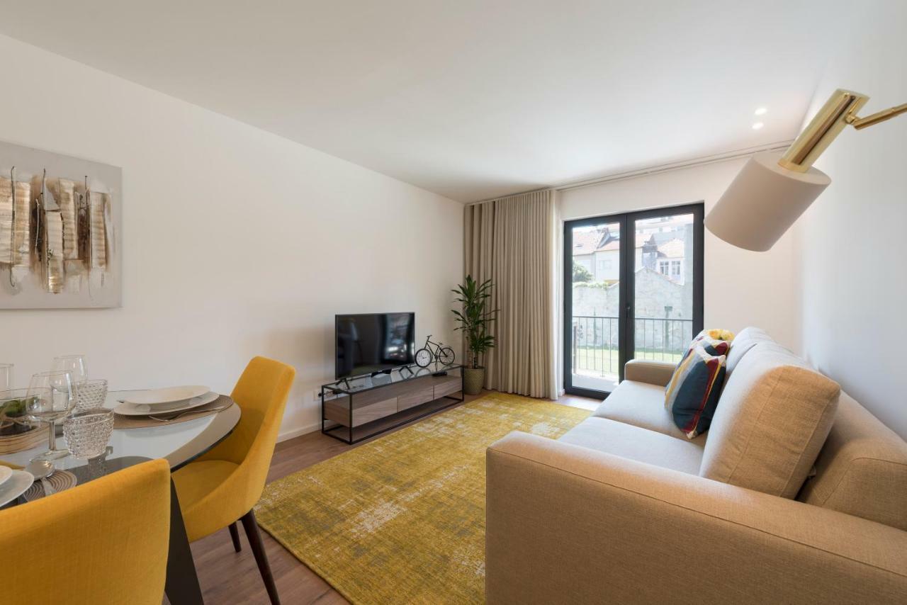 Lovelystay - Downtown Balcony Apartment With Free Parking Porto Exterior foto
