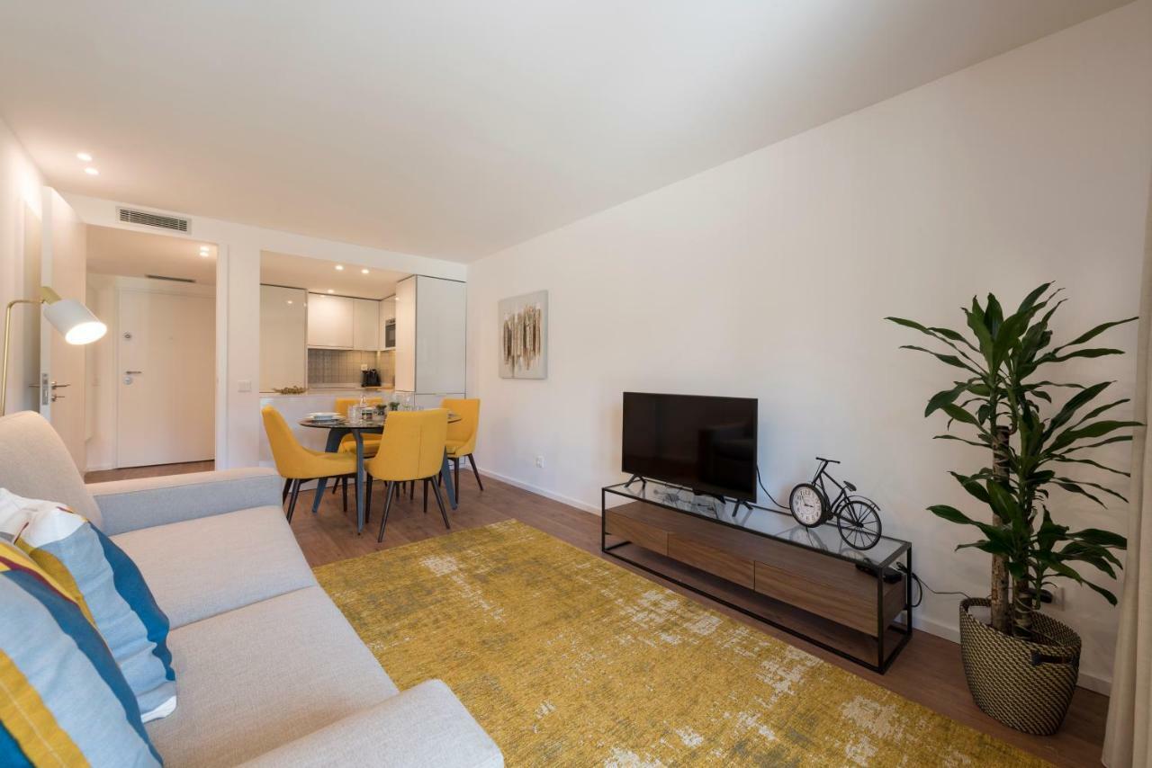 Lovelystay - Downtown Balcony Apartment With Free Parking Porto Exterior foto