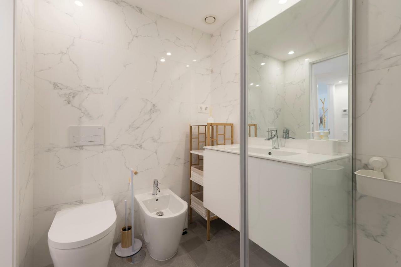 Lovelystay - Downtown Balcony Apartment With Free Parking Porto Exterior foto