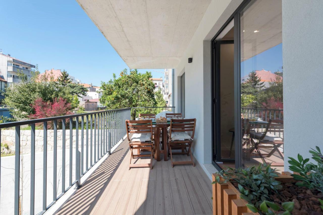 Lovelystay - Downtown Balcony Apartment With Free Parking Porto Exterior foto